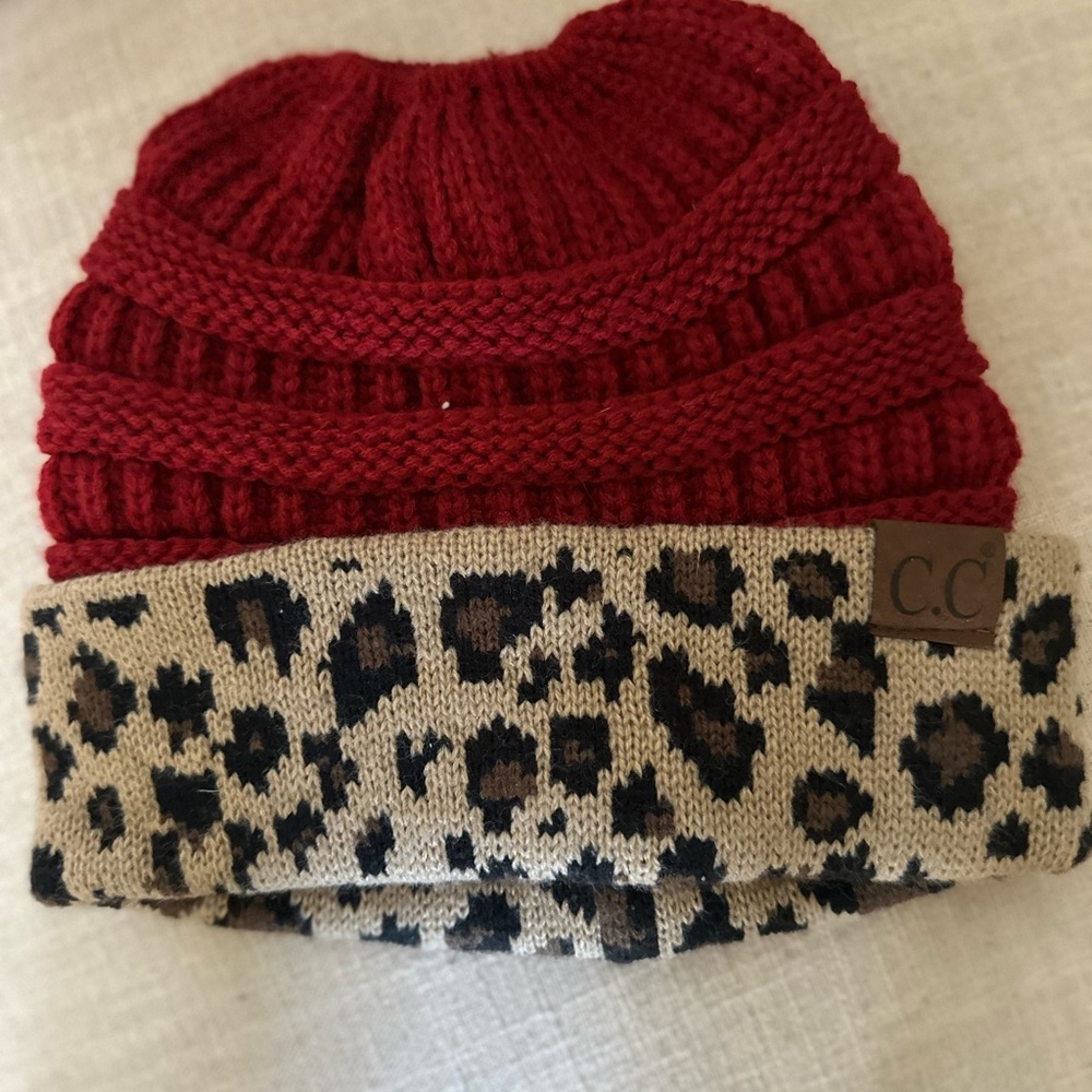 Women’s ponytail beanie. Red with cheetah print